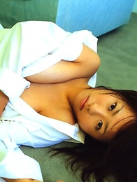 Hitomi Kitamura with big melons has hot holiday at the sea