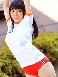 Megumi Suzumoto with hot bum in shorts is ready for sports